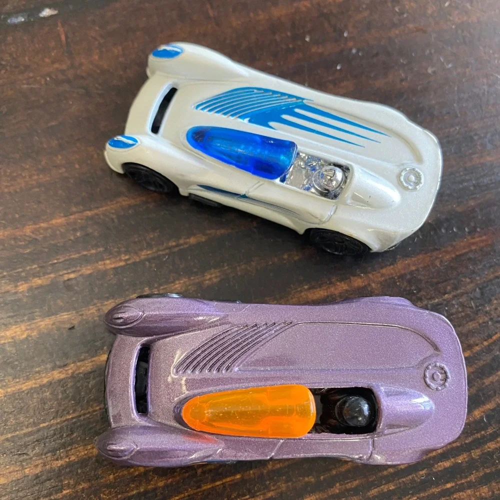 Hot Wheels Monoposto 2000 Diecast‎ Cars Set White Blue and Metallic Purple 2pc